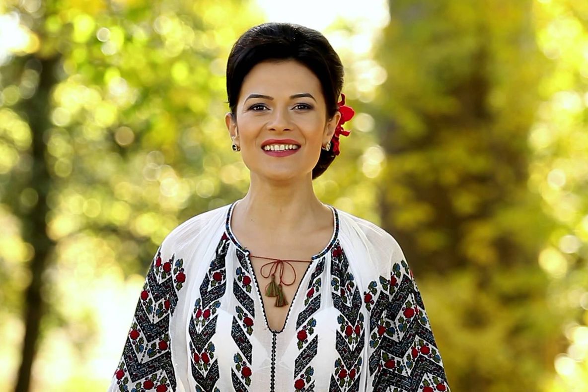 Anunţul făcut de o îndrăgită cântăreaţă de muzică populară, la scurt timp de la căsătorie: De azi..