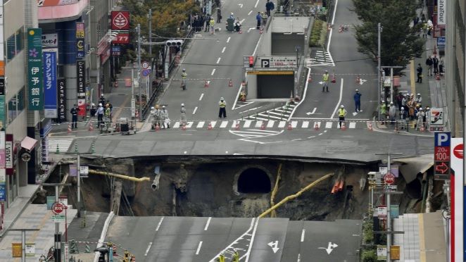 O surpare masivă de teren provoacă haos în orașul nipon Fukuoka
