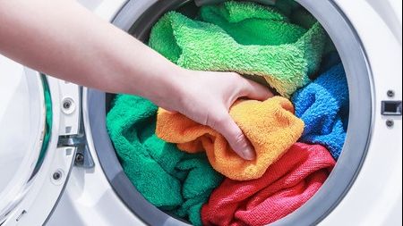 Secretul pe care sigur nu-l știi. Ce să faci imediat după ce scoți prosoapele din mașina de spălat