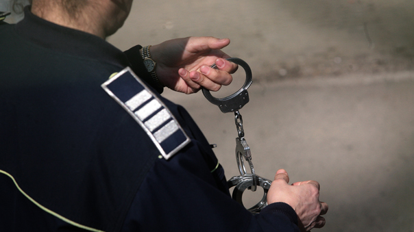 Tânăr din Dolj, reținut pentru șantaj! Băiatul i-a cerut unei adolescente să întrețină relații sexuale cu el în schimbul unor fotografii compromițătoare 