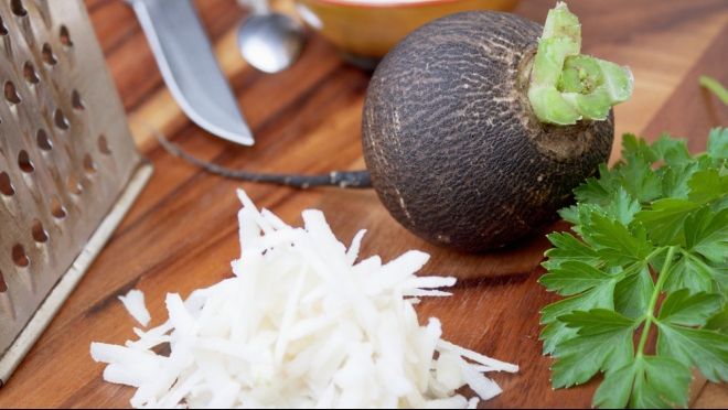 Ce se întâmplă în corpul tău dacă bei suc de ridiche neagră. E UIMITOR!