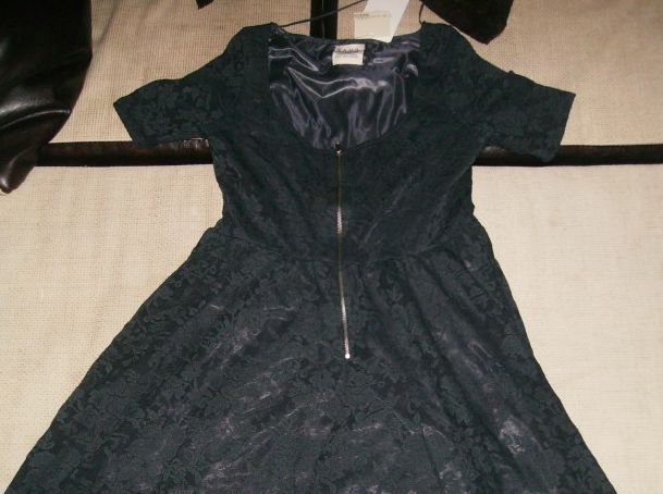 A cumpărat o rochie dintr-un magazin şi a suferit un şoc. Ce se ascundea în ţesătura acesteia?