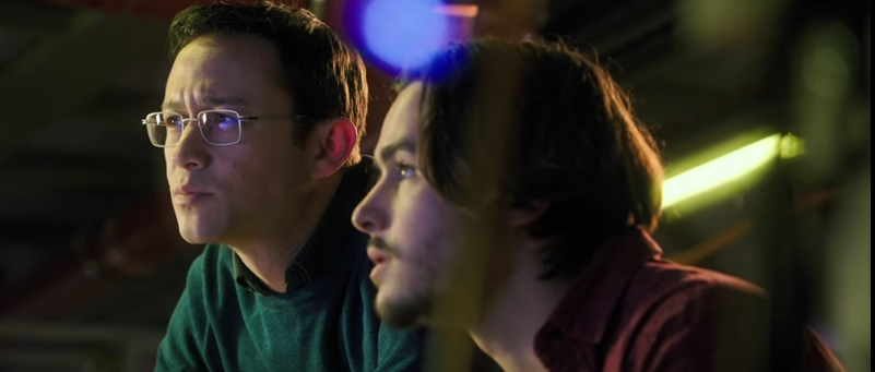 Cum a ajuns Oliver Stone să spună povestea lui Snowden