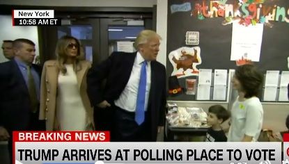 FOTO. Donald Trump a votat în Manhattan. Ce s-a întâmplat acolo, când a intrat în secţia de vot