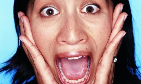 O femeie şi cei 5 copii ai ei auzeau sunete ciudate din pod. Au cercetat zona. ŞOC!Au chemat poliţia