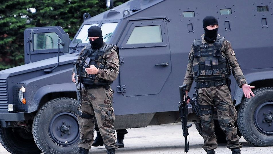 Focuri de armă în faţa ambasadei SUA din Ankara