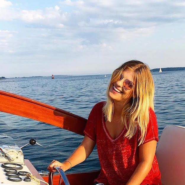 O blondă şi-a pierdut buletinul în bar. După un an,l-a găsit la poştă, cu un mesaj. Uluitor ce scria