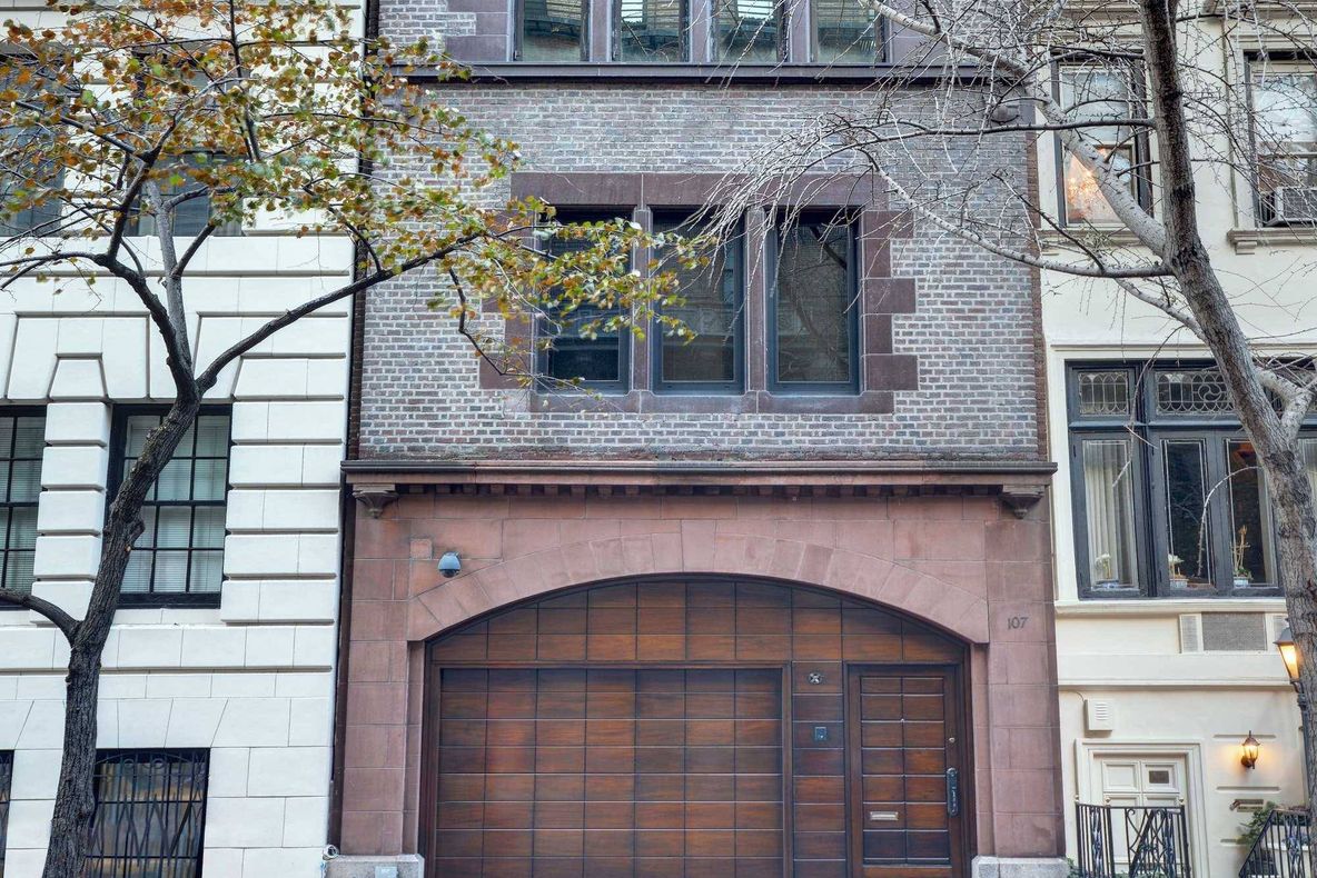 Arată ca o casă banală, dar se vinde cu 29 milioane $.Cum se prezintă în interior.Care e secretul ei