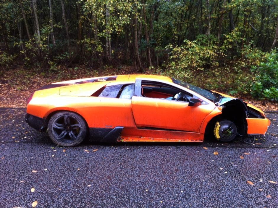 Au găsit un Lamborghini într-o pădure. Au vrut să-l ia, dar ce au văzut înăuntru i-a făcut să FUGĂ
