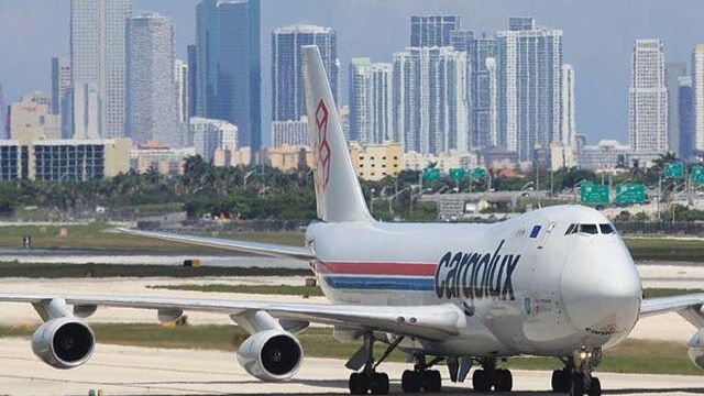 Aeroportul din Miami, EVACUAT după găsirea unui pachet suspect