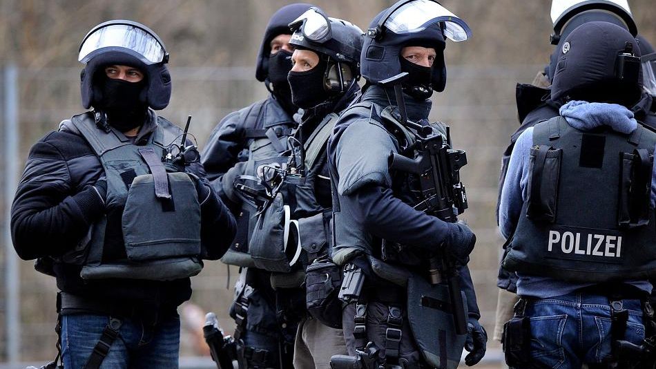 Un mall din Dusseldorf, încercuit de poliţie. Un martor l-ar fi văzut pe atacatorul din Berlin