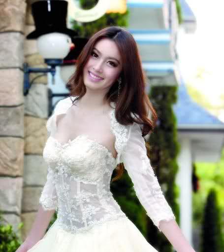 A trăit cu ea 19 ani. Apoi a găsit poze din copilăria soţiei.ŞOC!I-a aflat secretul.A cerut DIVORŢUL