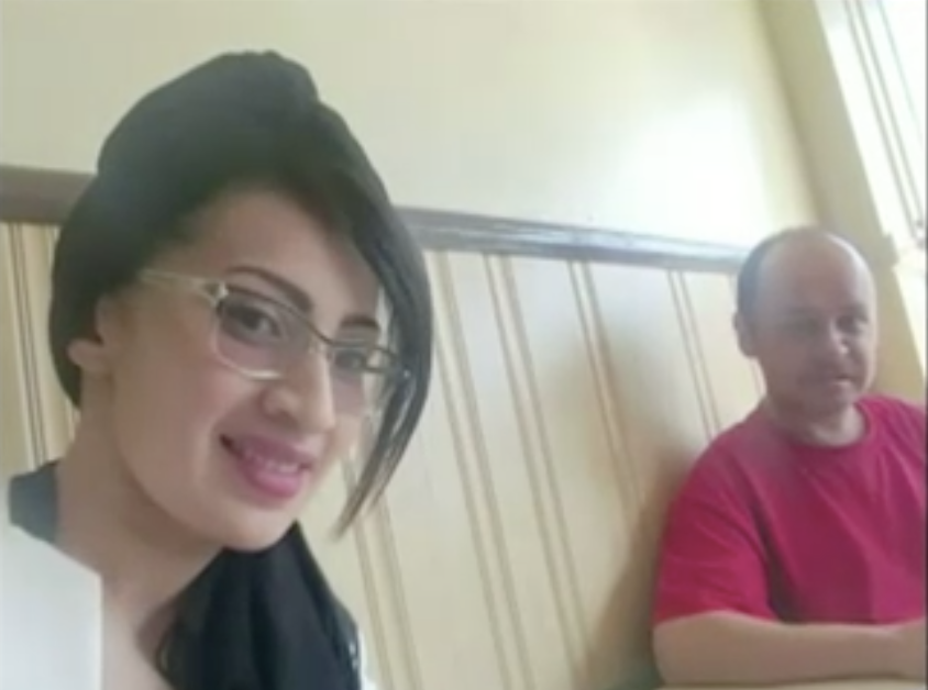 Un om al străzii a intrat în fast-food şi a cerut de mâncare. Ce i-a făcut această patroană brunetă