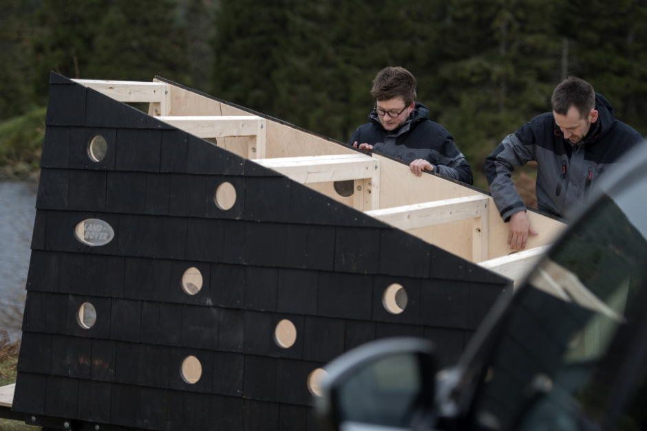 Cum arată cabana mobilă. Încape în portbagajul maşinii şi poţi locui liniştit în ea oriunde