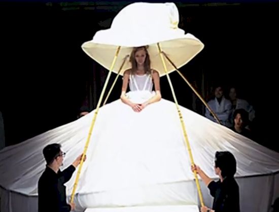 Cele mai ORIBILE rochii de mireasă din lume. Fetele au vrut să fie originale, dar au dat-o în bară