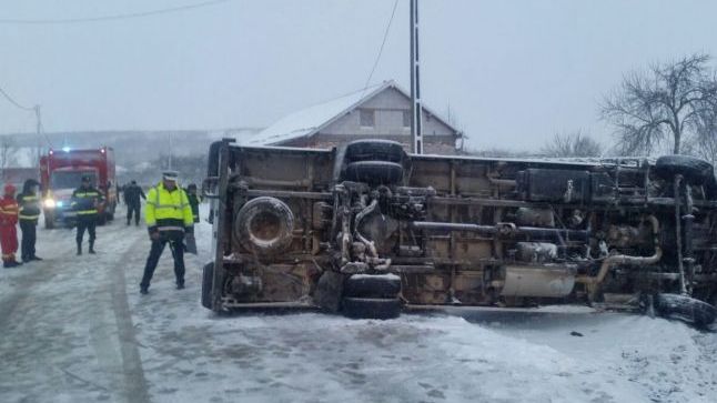 Microbuz cu elevi, răsturnat. PLAN ROȘU de intervenție