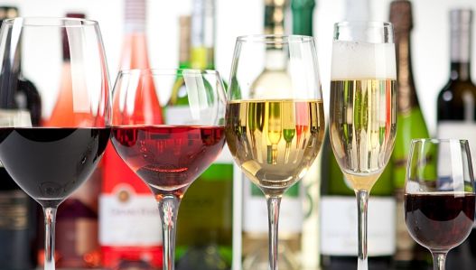 Topul țărilor cu cei mai alcoolici cetățeni. Râzi când vezi pe ce loc e România