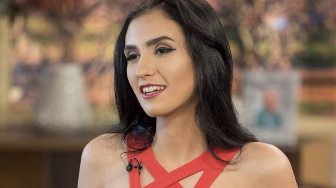 Noi detalii despre Alexandra, care îşi vinde virginitatea. Cât a plătit un om de afaceri? 