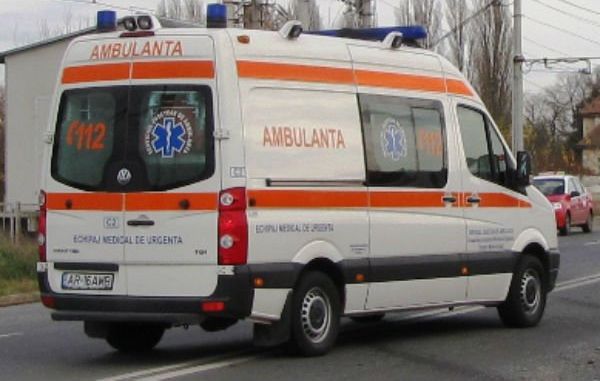 O mamă cu trei copii, loviţi pe o trecere de pietoni 