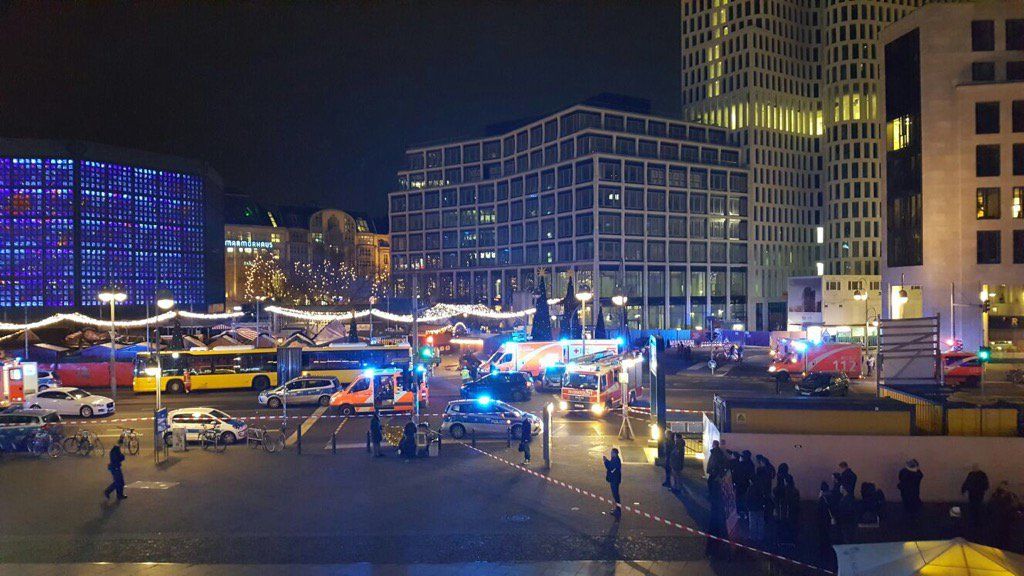 ATENTAT în Berlin. Un nou bilanț indică 12 morţi. Surse: suspectul arestat ar fi pakistanez