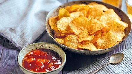 A deschis punga de cartofi prăjiţi, dar ce a găsit înăuntru întrece orice imaginaţie!