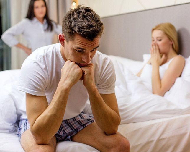 Şi-a înşelat soţia şi a fost prins.Pedeapsă cruntă.L-a trimis într-o intersecţie şi l-a făcut de râs