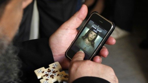 O aplicație de "aprins" lumânări la biserică de la distanță face furori pe internet 