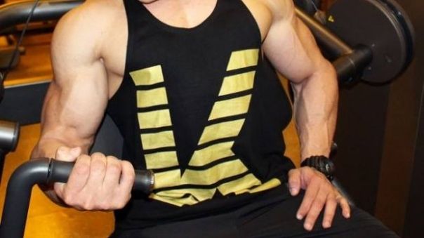 Un culturist amator şi-a injectat ulei de nuca de cocos în muşchi. Ce a urmat e horror