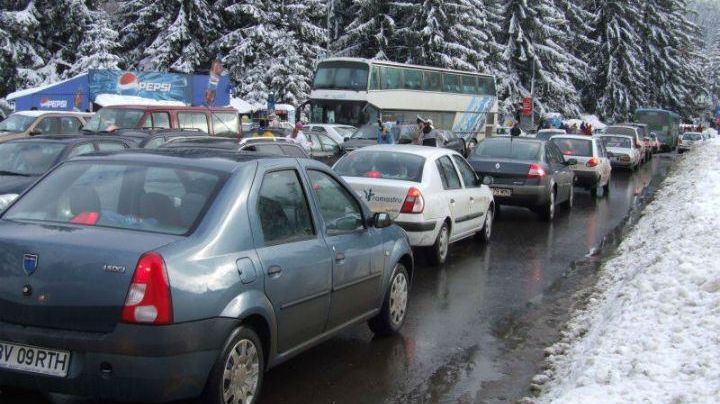 Trafic intens pe DN 1, pe Valea Prahovei. Două persoane rănite într-un accident 