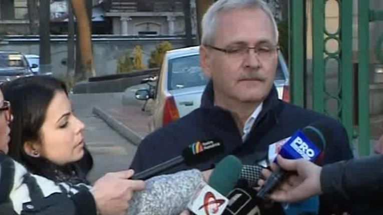 Dragnea a concediat tot biroul de presă. De ce a ajuns să ţină conferinţe afară, în frig