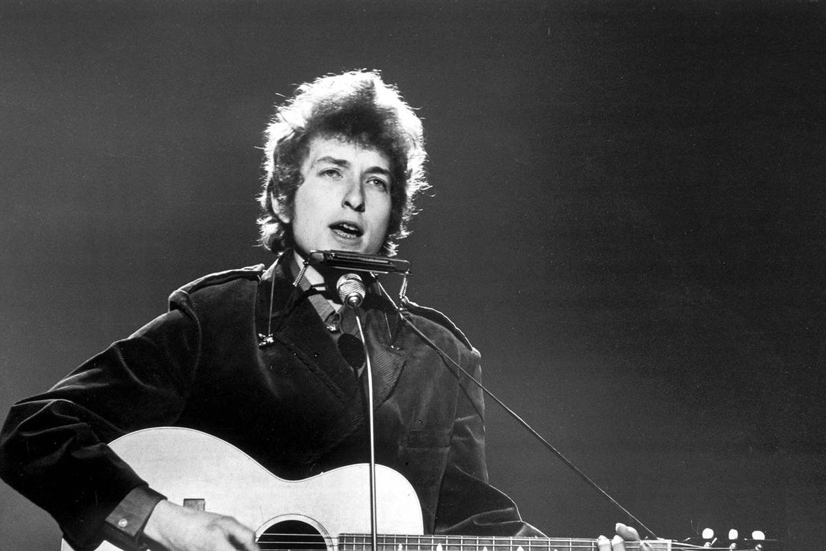Bob Dylan a mulţumit, în sfârşit, pentru Premiul Nobel dar trimite pe altcineva la ceremonie