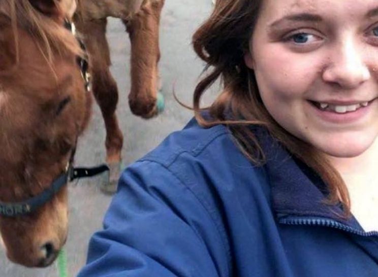 A pus această poză pe Facebook. Câteva zile mai târziu, s-a trezit cu poliția la ușă