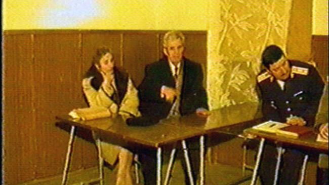 Mai ţineţi minte haina în care Elena Ceauşescu a fost ucisă, în 1989? Surpriză: Iată de unde era!