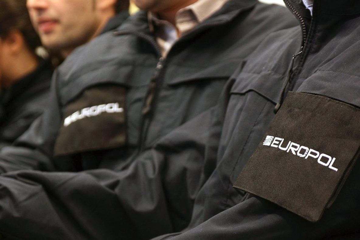 Crima organizată a evoluat! Europol: Infracțiunile grave, comise în prezent cu ajutorul tehnologiei