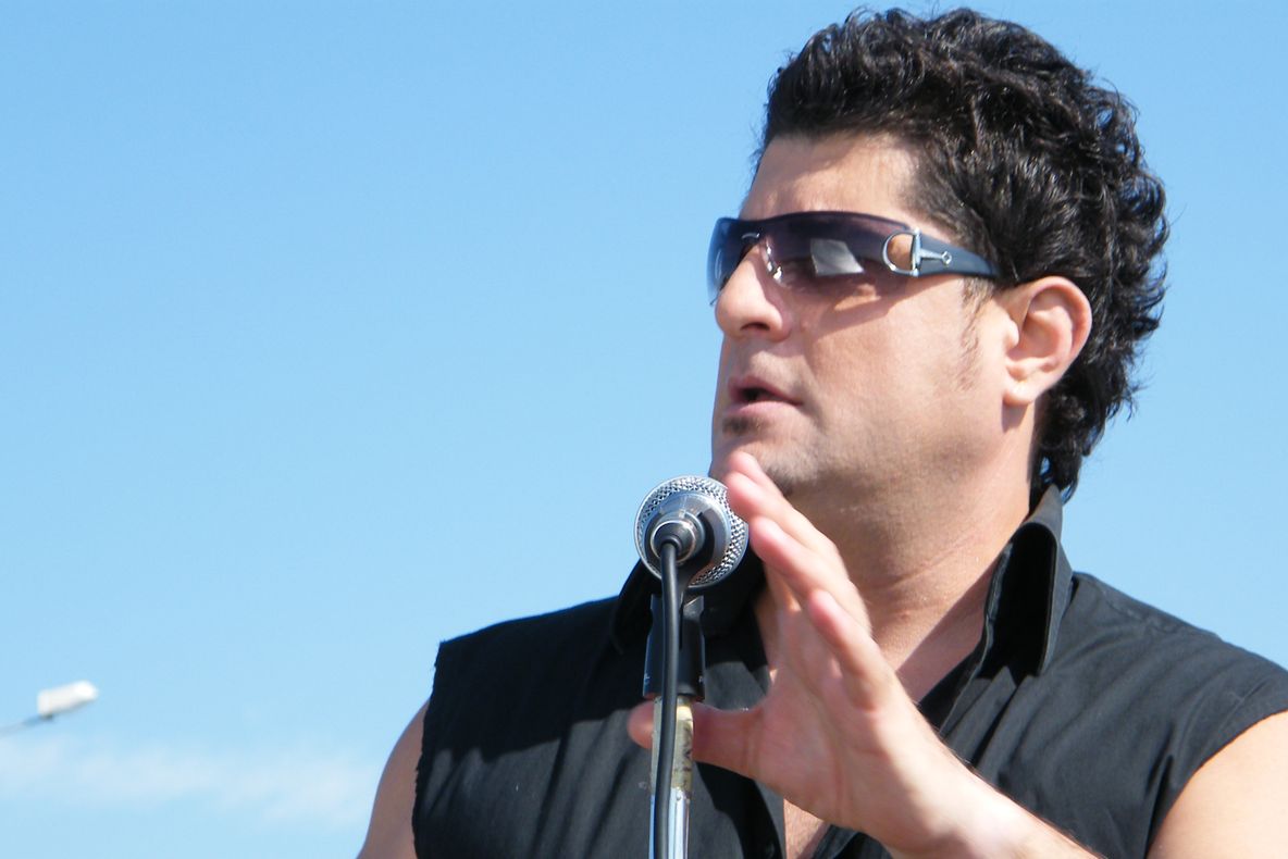 Sărbători pline de lacrimi pentru artistul Tavi Colen. Blestemul l-a lovit iar înainte de Crăciun