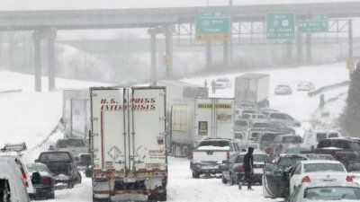 O furtună de zăpadă a paralizat mai multe state din SUA