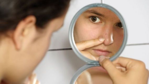 Ți-a ieșit un furuncul? De ce NU ai voie să-l storci