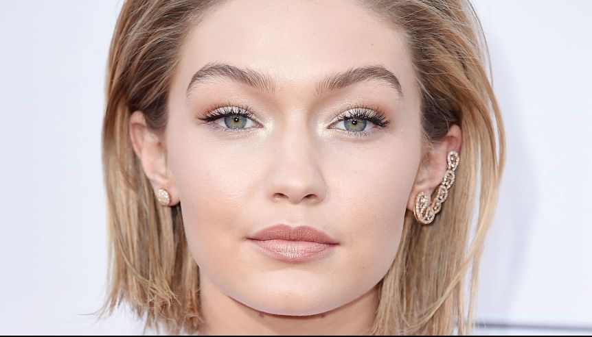 Cum arată cea mai frumoasă fată din lume care face modelling