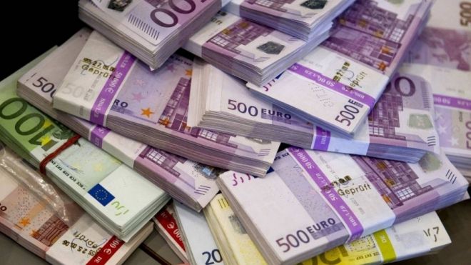 Au jefuit sute de bătrâni prin metoda "Pomana" și au strâns 500.000 de euro