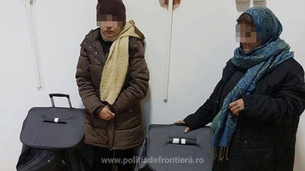 Două femei ascunse în geamantane, descoperite la frontiera Curtici