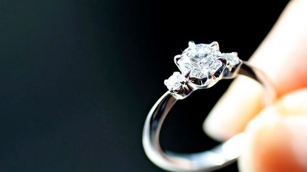 Tu pe ce deget porţi inelul? Răspunsul spune TOTUL despre tine