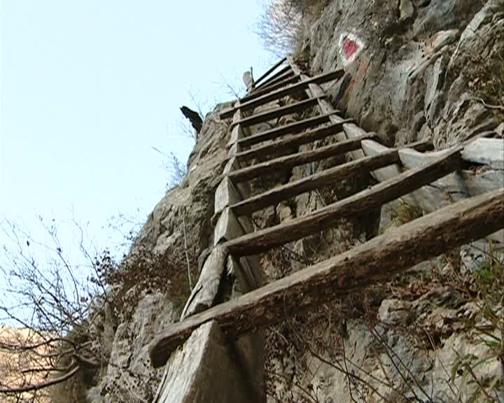 Cealaltă Românie. Ineleţ, satul uitat de Dumnezeu care se încăpăţânează să trăiască