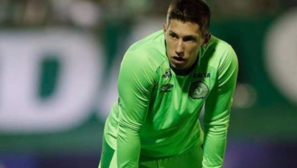 Portarul lui Chapecoense, supravieţuitor al accidentului aviatic din Columbia, s-a întors acasă 