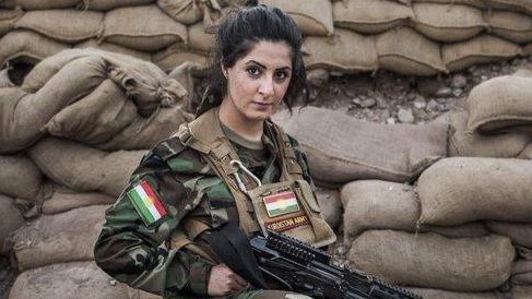 ISIS a pus 1 milion de dolari recompensă pe capul acestei femei. De ce i-a înfuriat pe jihadişti...