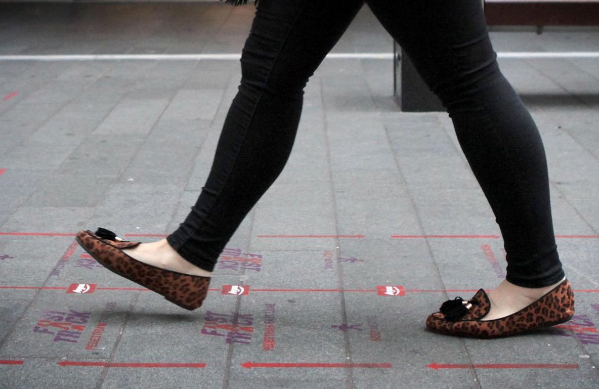 Liverpool, primul oraș care a inaugurat un trotuar doar pentru pietonii care merg repede