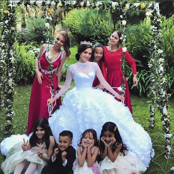 O fostă Miss provoacă scandal cu o nuntă fastuoasă. Mirele e problema