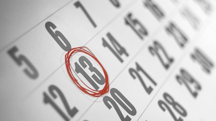 Superstiţii MARŢI 13. Aşa te fereşti de cele TREI CEASURI RELE!