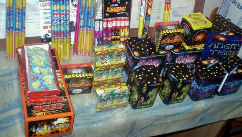 200 kg de materiale pirotehnice au fost găsite într-o locuință din Băicoi 