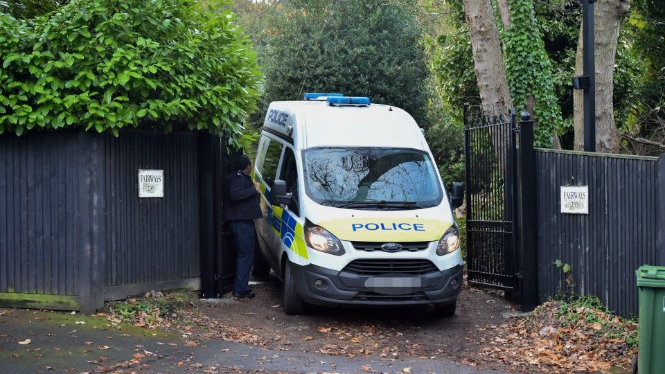 Un artist celebru a fost arestat, după ce și-a violat o admiratoare