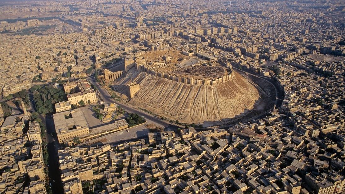 Rebelii sirieni au doborât un avion în Alep! Toţi cei aflaţi la bord au decedat 